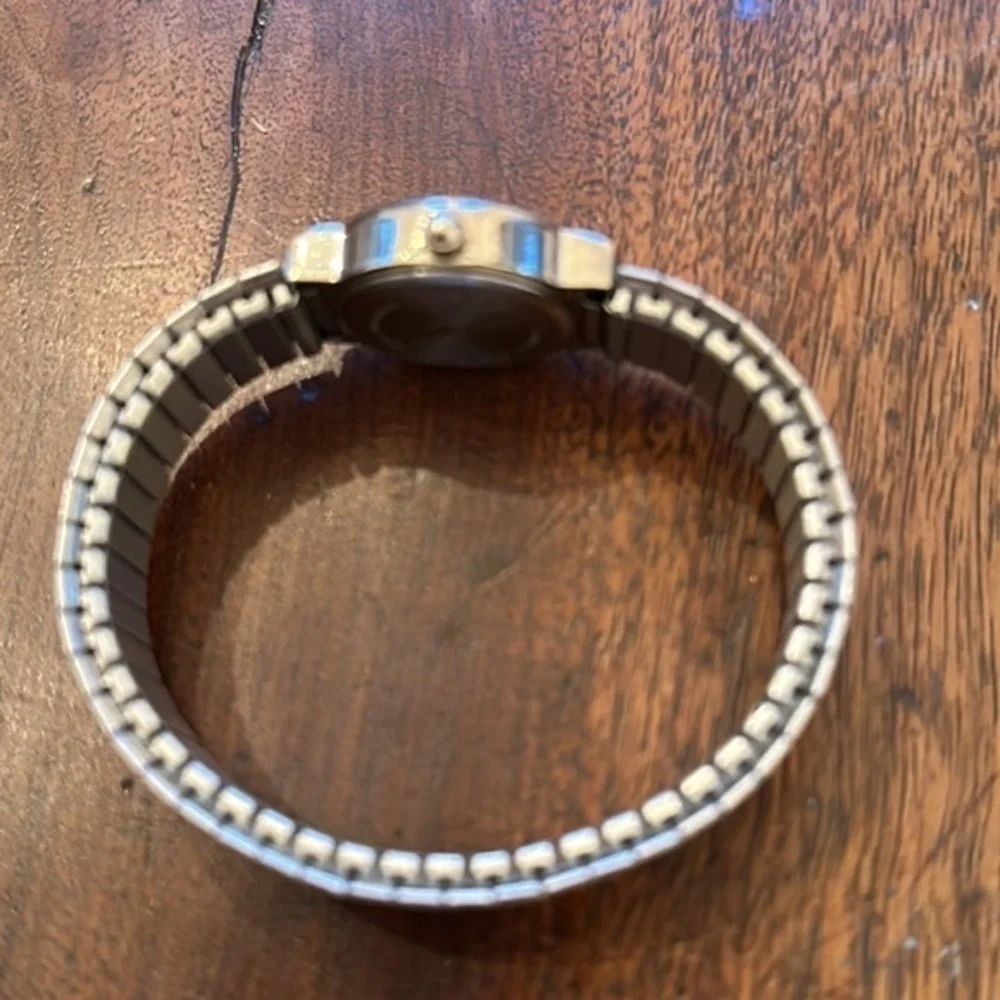 Vintage ladies quartz animal print band watch